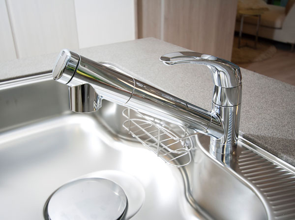 Kitchen.  [Water purifier integrated shower faucet] Shower faucet with a built-in water purifier that can be switched at the touch of a button. Since the pull out the hose is also useful to the sink cleaning of.