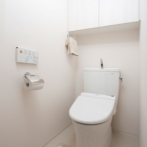 Bathing-wash room.  [Water-saving ECO toilet] ECO toilet to exert a powerful cleaning power at a fraction of the water. Wash water has enabled significant water-saving compared to the company's conventional types.