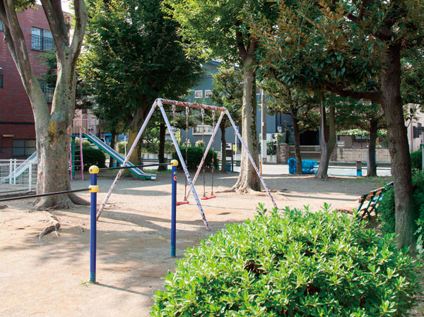 Surrounding environment. Blue three North park (2 minutes walk ・ About 90m)