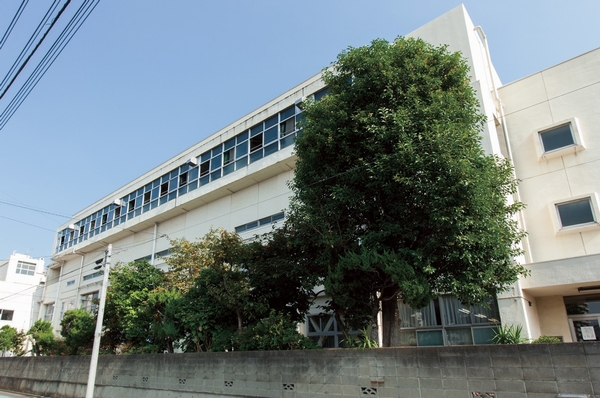 Building structure.  [Aoki Central Elementary School] (About 290m / 4-minute walk)