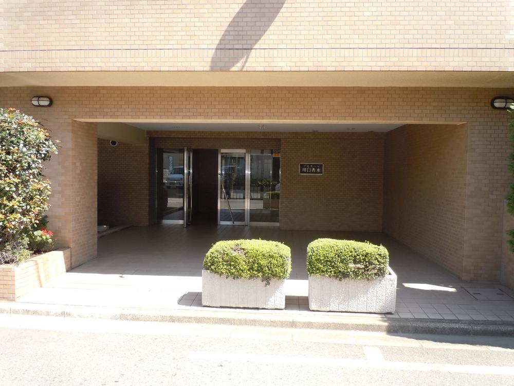 Entrance. Common areas