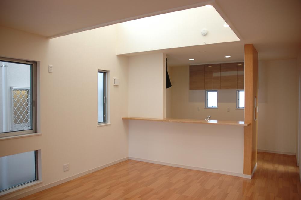 Living. Vaulted ceiling living room