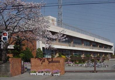 Primary school. Village elementary school: a 6-minute walk (about 600m)