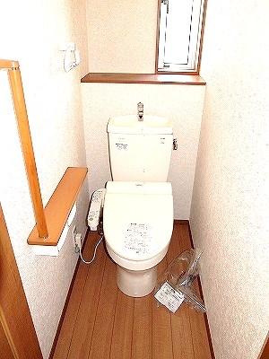 Model house photo. Spacious LDK car space two Allowed 17 quires more from 15 quires (1 ・ 4 Building) other than the popular counter kitchen Japanese-style room of Tsuzukiai attractive (Building 2) entrance natural stone, Kitchen with a lift down Wall, With mirror cupboard, etc.