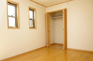 Installing a closet in each room. Established a multi-layer glass in consideration of the environment is in the window. Also taking into account safety on the first floor living room, Adopt the crime prevention multi-layer glass (Western-style ・ Sale settled)