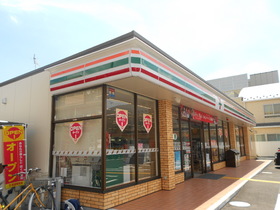 Convenience store. 450m to Seven-Eleven (convenience store)