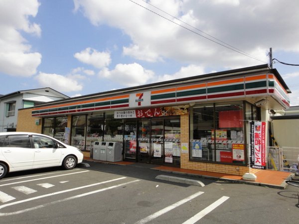 Convenience store. Seven-Eleven Hatogaya Midoricho store up (convenience store) 400m