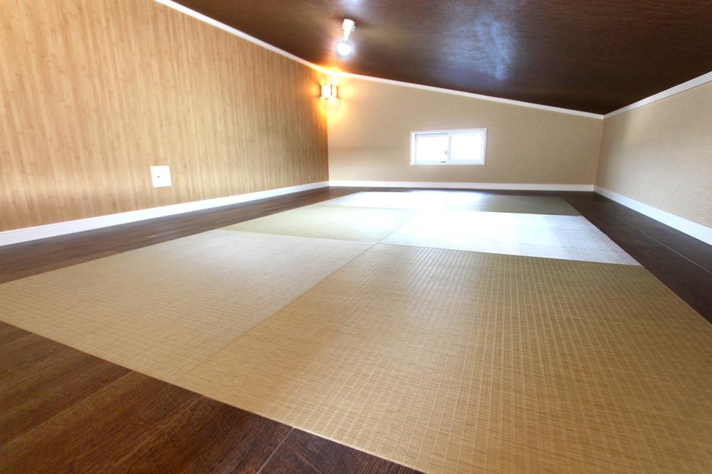 Non-living room. Tearoom (loft) of the October 2013 shooting loose Pledge 7.93 loft is possible to tatami, Not only as a housing in a space you can enjoy the sum yet loft, Thing excellent also in the room of children ☆ 