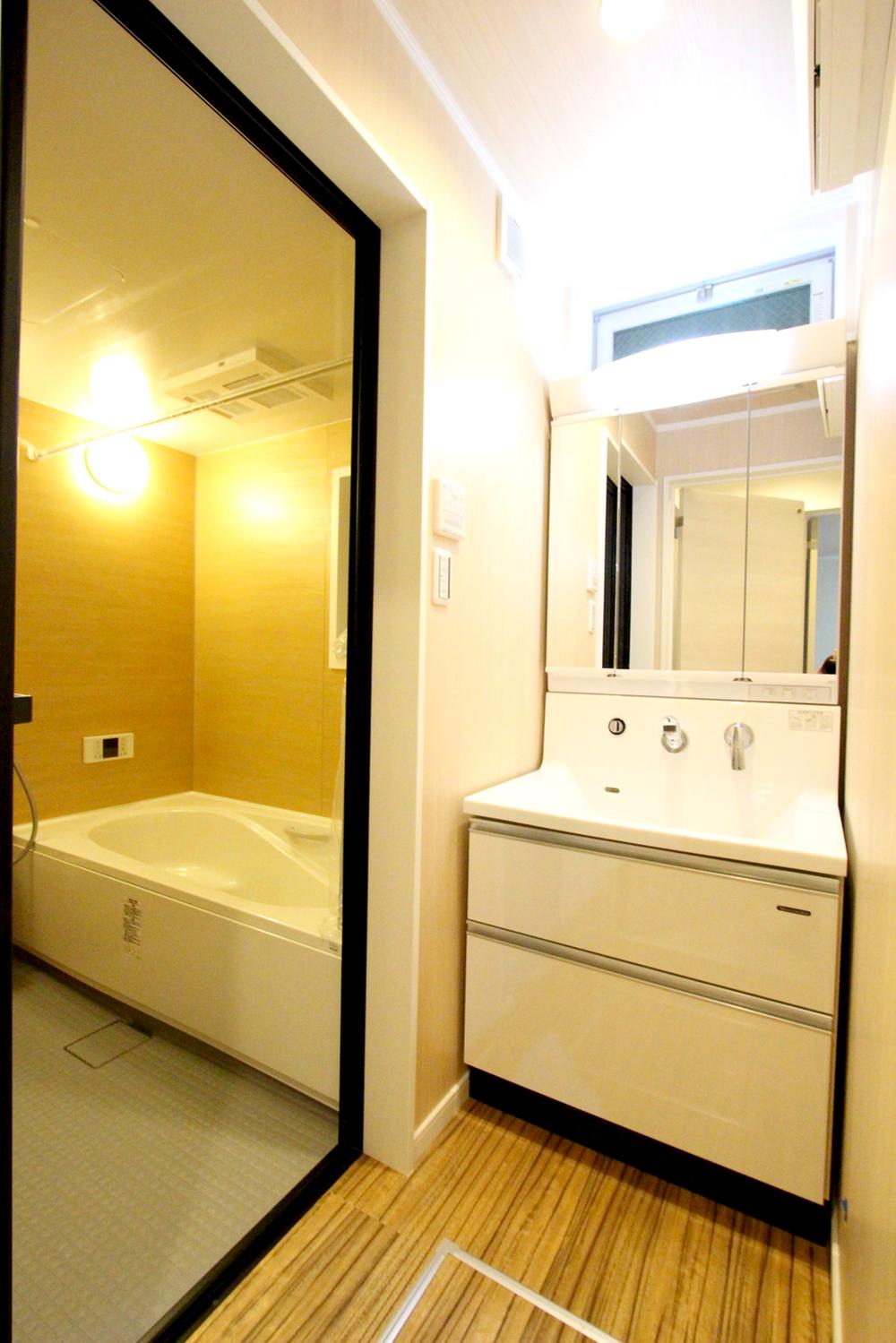 Bathroom. Bathroom (October 2013) unit bus with a shooting bathroom ventilation dryer ☆ Use except when bathing as a clothes drying chamber, You can also have peace of mind to your laundry on a rainy day