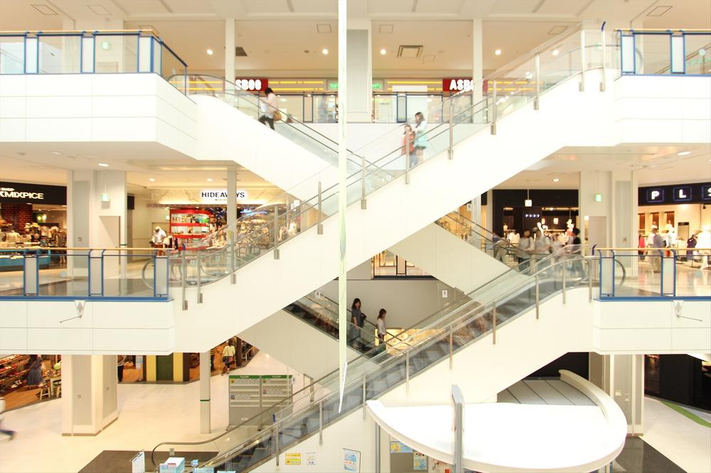 Other. About up to large-scale commercial facilities "Aeon Mall Maekawa Kawaguchi" 340m