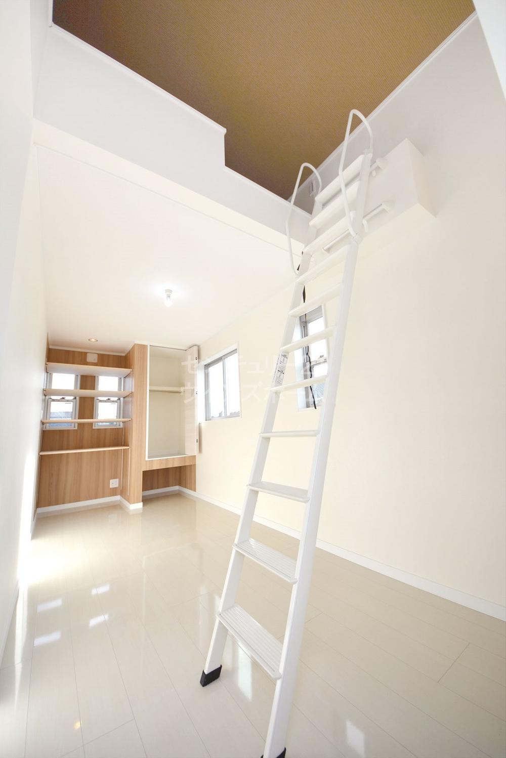 Non-living room. Western-style (10 May 2013) shooting 6.64 Pledge of Western-style ☆ Storage space spacious dated loft