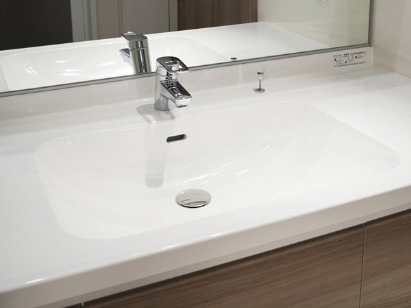 Bathing-wash room.  [Artificial marble Square counter] In beautiful shape seamless, Easy to be cleaned, It has adopted the artificial marble of the Square counter.