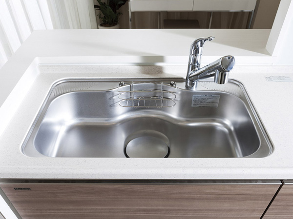 Kitchen.  [Water purifier integrated shower faucet / Quiet sink] Water purifier integrated available feel free to clean water. It is a handy shower faucet in the sink cleaning of. Sink to suppress the sound I Mizubachi, Also to smooth conversation in cooking and cleaning up. It is quiet specification-friendly living.
