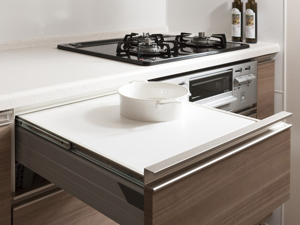 Kitchen.  [Support table] Convenient table that can be used in a drawer at the time of cooking and catering. You can use a wide cooking space.
