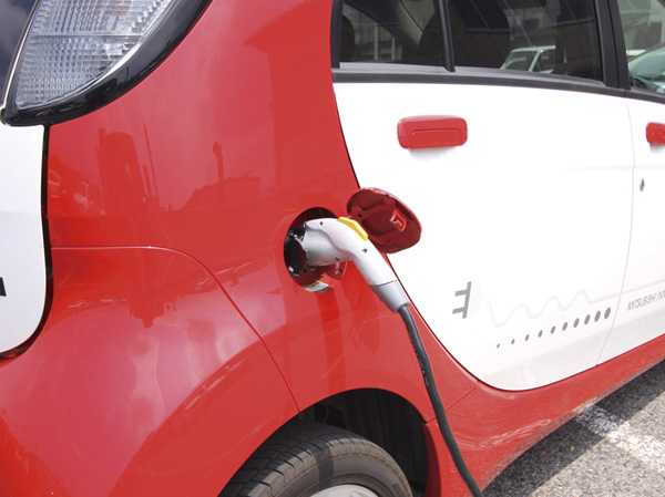 Common utility.  [Electric car corresponding charger] Installing a charging outlet for an electric vehicle in the parking lot of the building. (2 cars / Same specifications)