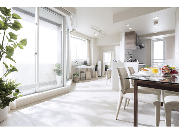 Room and equipment. A sense of openness and good per sun of south-facing, It has achieved a space designed to direct further comfortably. Of course, sunshine and views, Often we do not know and do not actually see the house. look, Sure, It was a complete sell that can be purchased convinced. (living ・ dining / Model Room D type ・ Some including paid option)