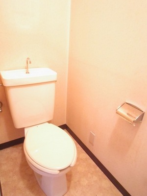 Toilet. Of course, bus toilet Separate! You can slowly!