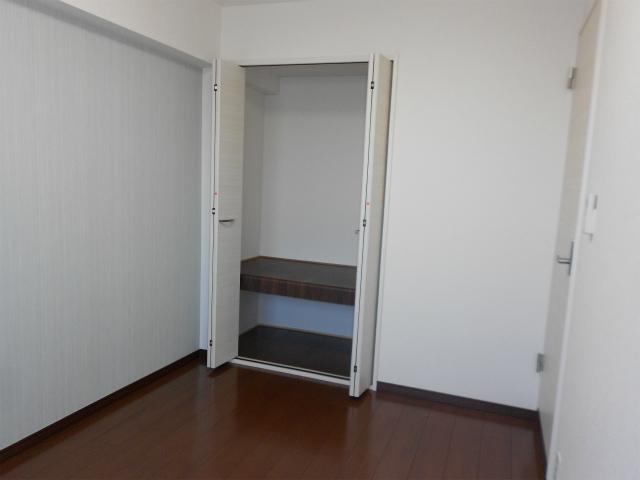 Non-living room. Western style room 5.2 Pledge