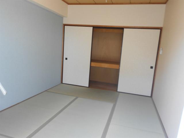 Non-living room. Japanese-style room 6 Pledge