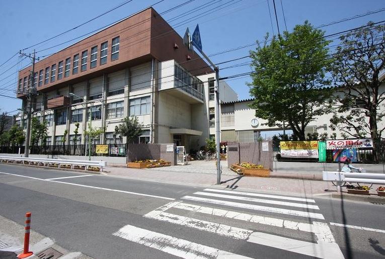 Primary school. Kamiaoki 600m to the south elementary school