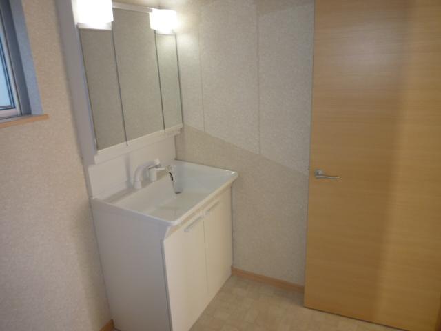 Wash basin, toilet. Indoor (11 May 2013) Shooting