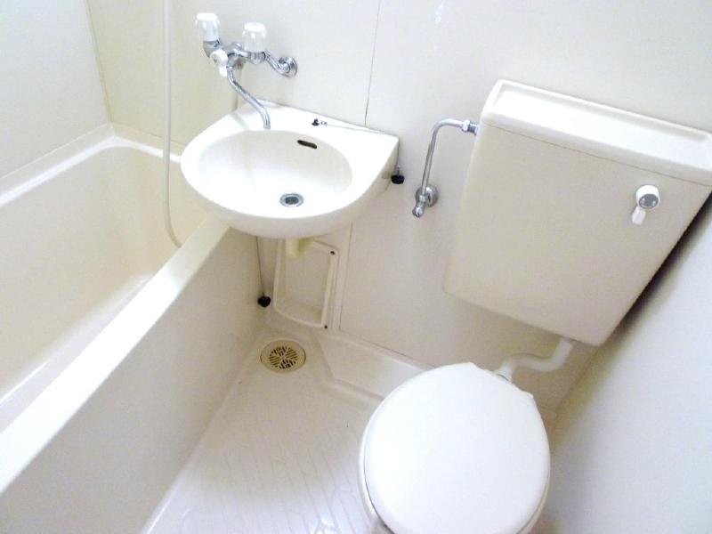 Bath. bus ・ Does not it may be in the toilet together ・  ・  ・ ?