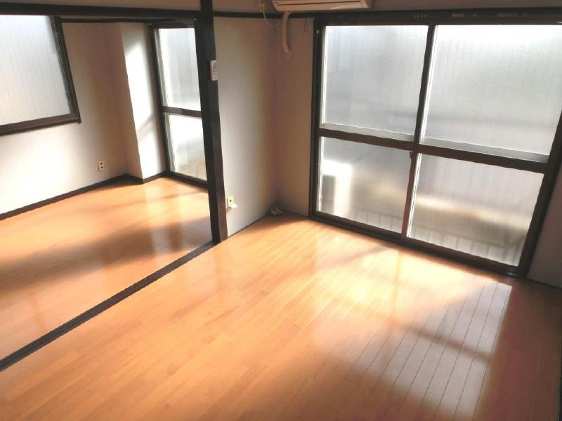 Other. In lighting is also no problem with large windows!