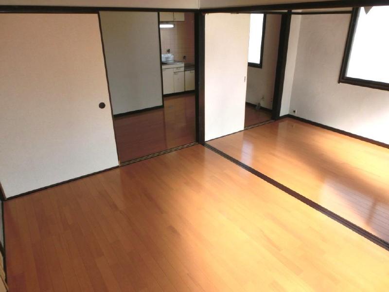 Living and room. You can anyway Hiroku available