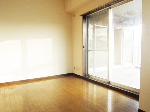 Living and room. Easy-to-use Western-style.