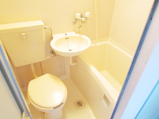 Bath. Your easy-to-clean bath. 