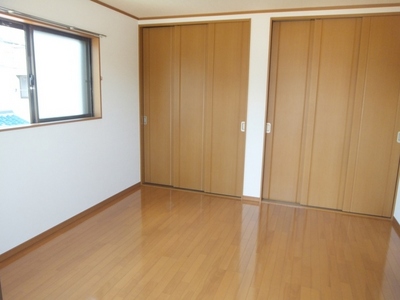 Living and room. 8 Pledge of Western-style is a wall-to-wall storage