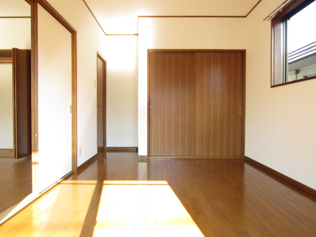 Living and room. All Western-style sun per good