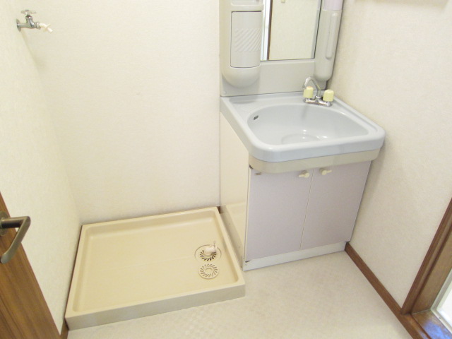 Washroom. Washing machine in the room, Independent wash basin