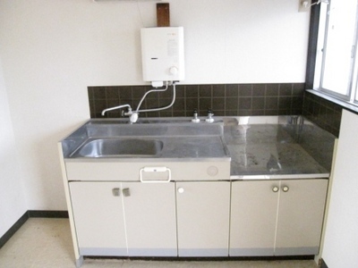 Kitchen. Gas stove is installed Allowed!