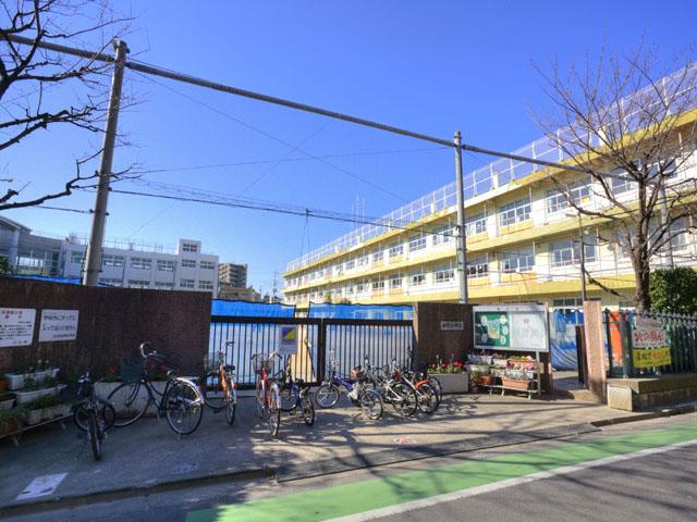 Primary school. Nakamachi until elementary school 500m