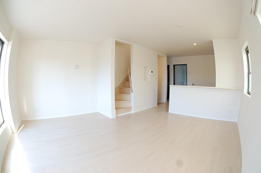 Living. Spacious living room