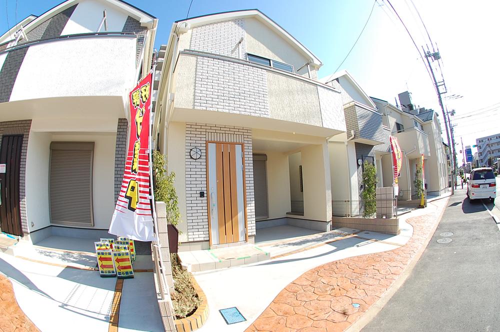 Local appearance photo. Building 3