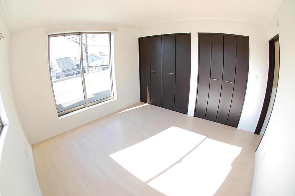 Non-living room. Good per sun