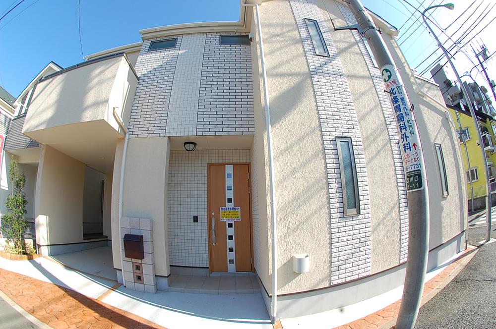 Local appearance photo. 5 Building