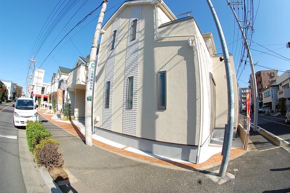 Local photos, including front road. Spacious front road