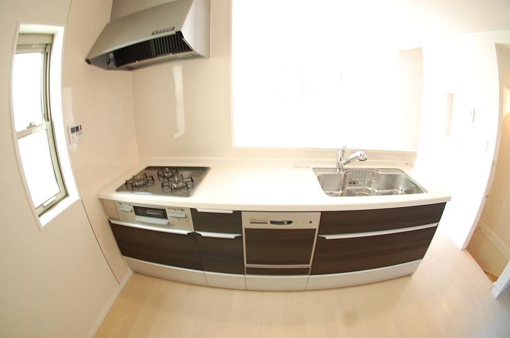 Kitchen. Face-to-face kitchen the conversation is lively (except 5)