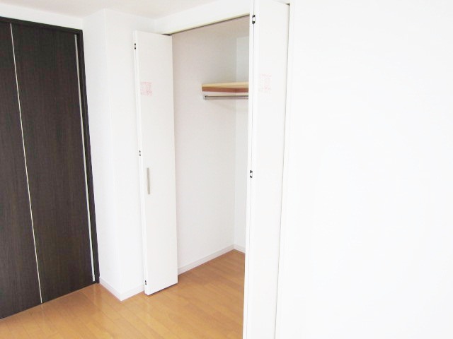 Receipt. It comes with a large closet. 