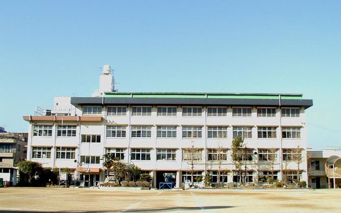 Primary school. 216m until Kawaguchi Tatsuko the town elementary school (elementary school)