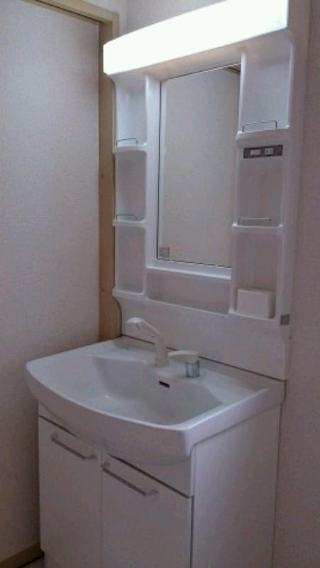 Wash basin, toilet. Indoor (11 May 2013) Shooting