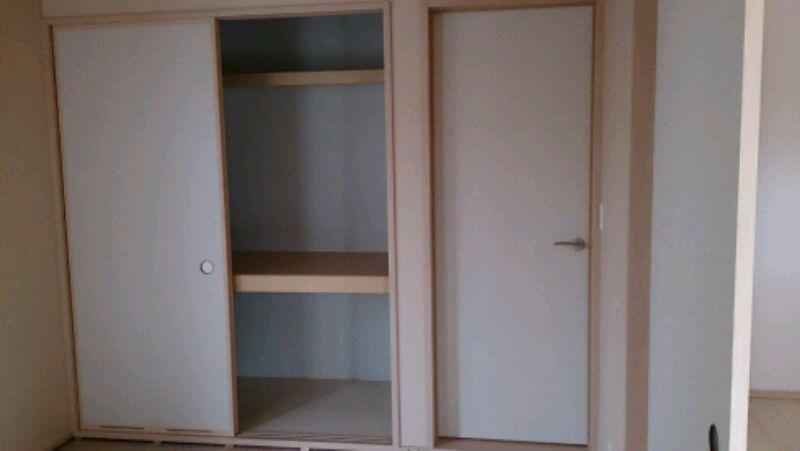 Non-living room. Plenty of storage !! room in Japanese-style room (11 May 2013) Shooting