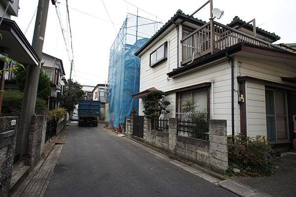 Local photos, including front road. Local (11 May 2013) Shooting