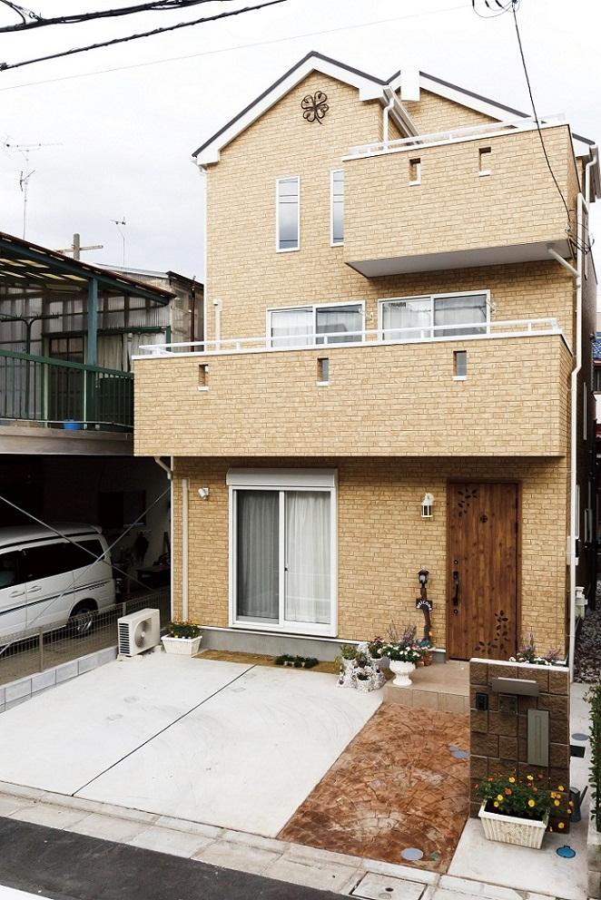 Building plan example (exterior photos). European-style appearance