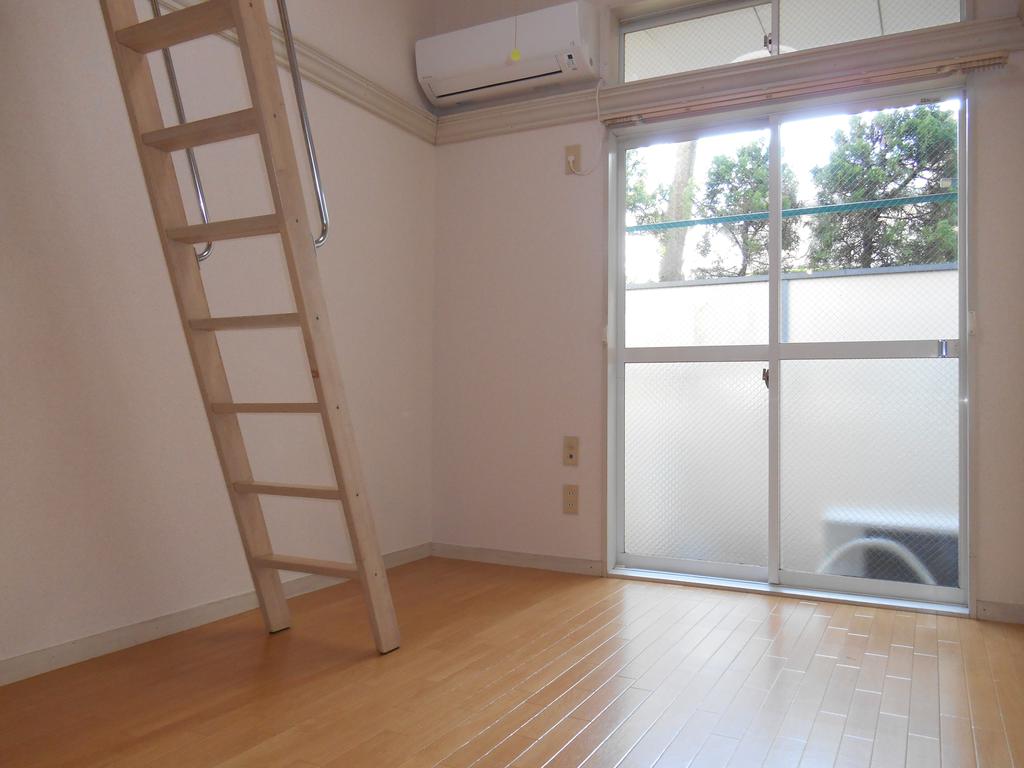 Other room space. loft