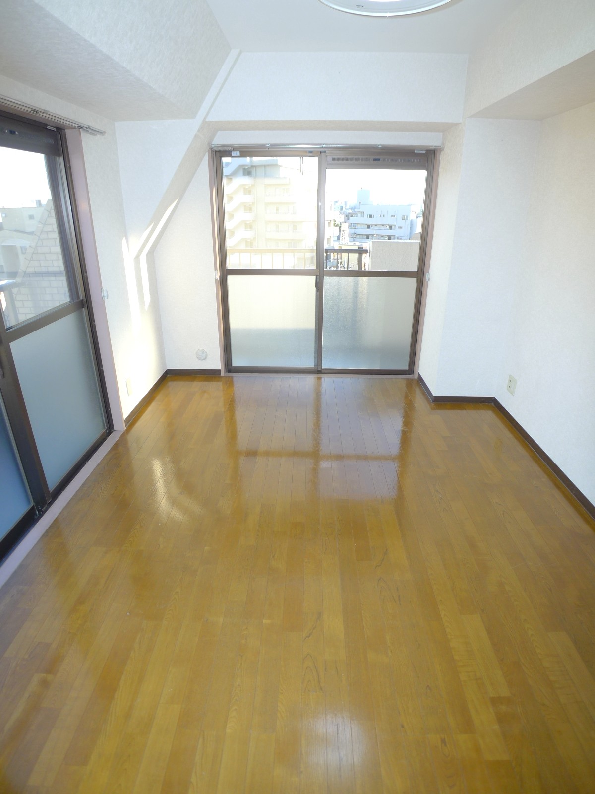 Living and room. Good per yang! ! 