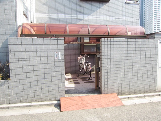 Other common areas. Covered parking lot equipped